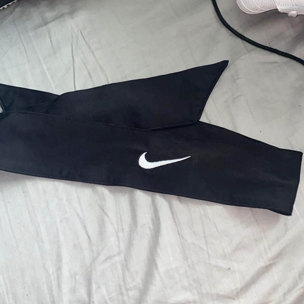 Nike Dri-Fit Tie Headband